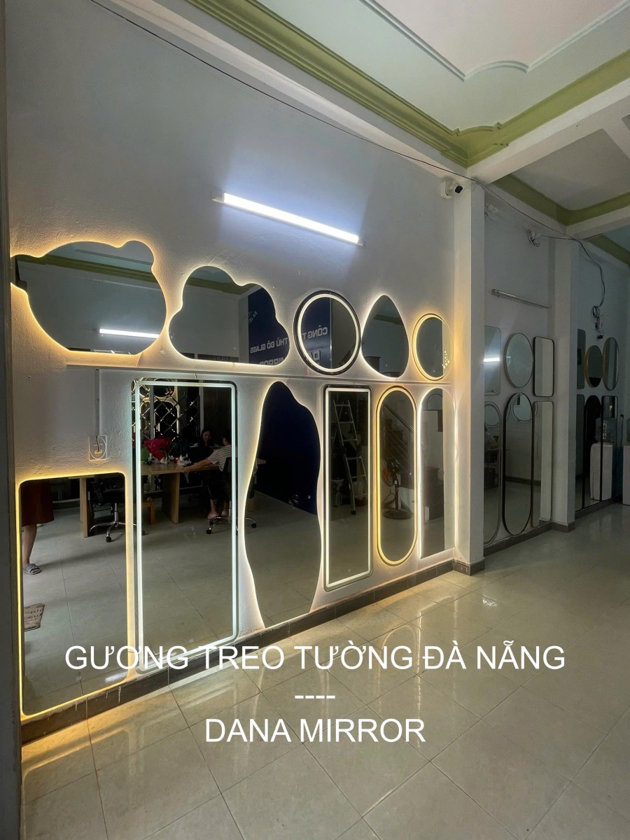 Gương treo tường Đà Nẵng có gắn đèn led cao cấp